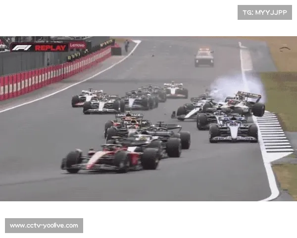 惊险瞬间：车手李明在哈拉湖赛道170公里处侧滑翻车